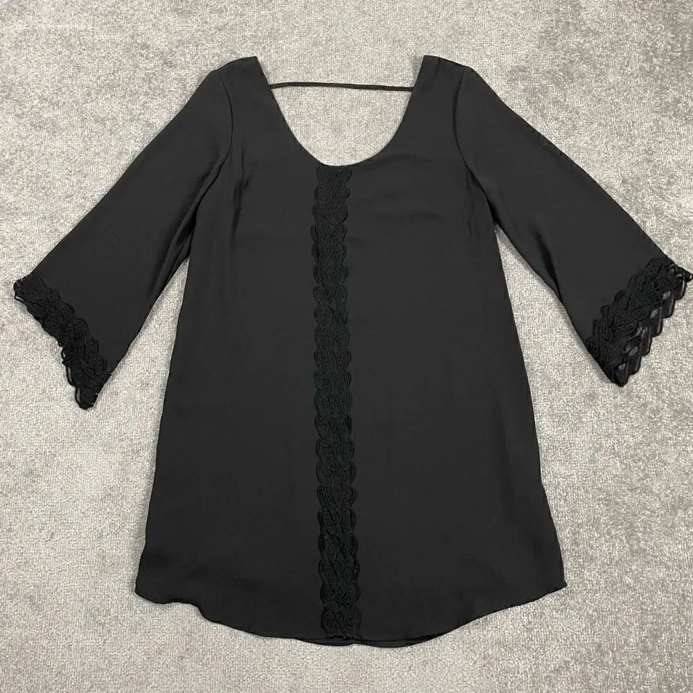 ASTR Black Relaxed Fit Crochet Detail Back V Cut Blouse 3/4 Sleeves Women’s M